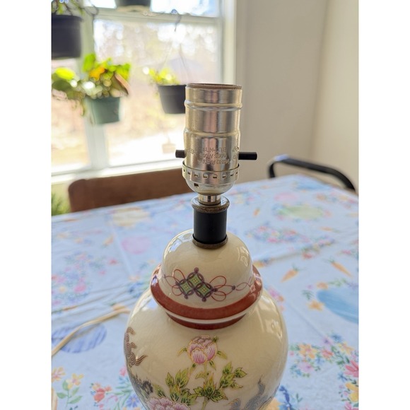 Vintage Chinoiserie 12" Porcelain Ginger Jar Lamp Hand-Painted Foo Dogs & Peonie - Picture 4 of 16